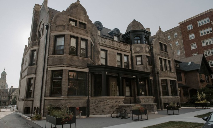 East Town Hotel | Dubbel Dutch