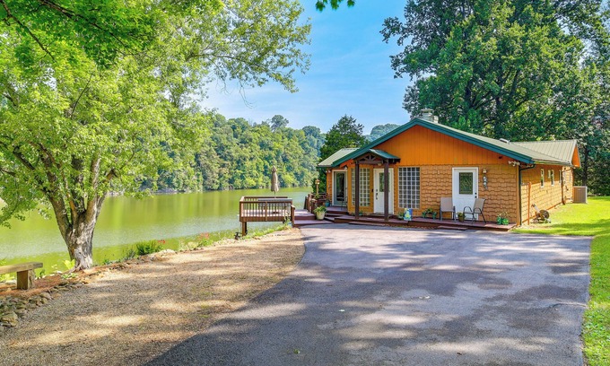 Piney Flats Cabin | 'Duck and Bug's Cabin' on Boone Lake w/Boat Dock!