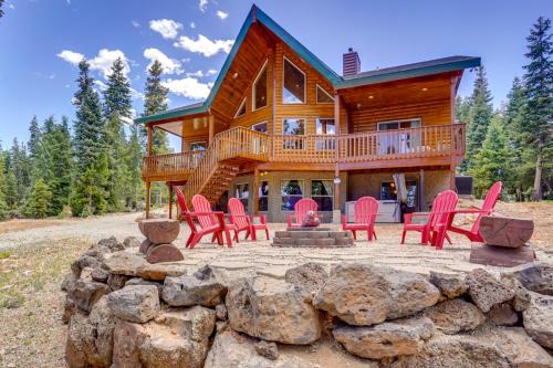 Duck Creek Village House | Duck Creek Village Cabin with Deck and Private Hot Tub