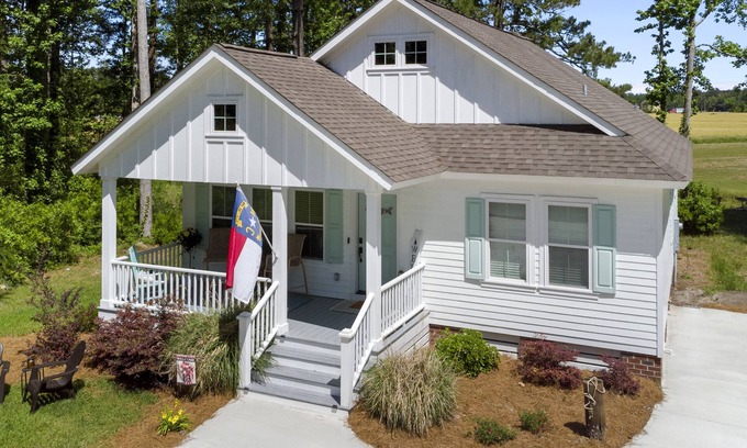 Oriental House | Duck's Roost Cottage - Cozy and Convenient!