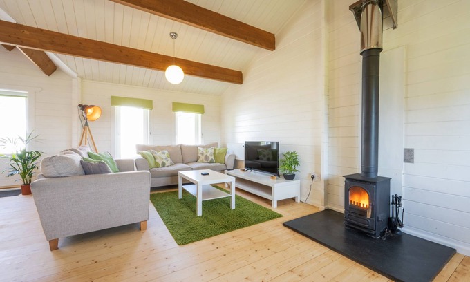 Bude Cabin | Duckpool Lodge - Stunning Views, Close to Sandy Beaches