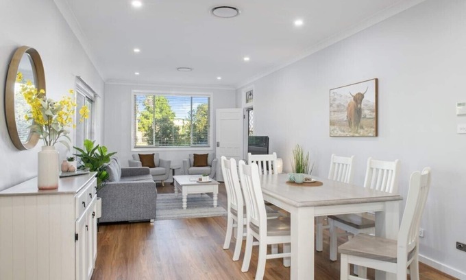Cessnock House | Ducted aircon, WIFI, mountain views, perfect wedding accommodation with SPA!