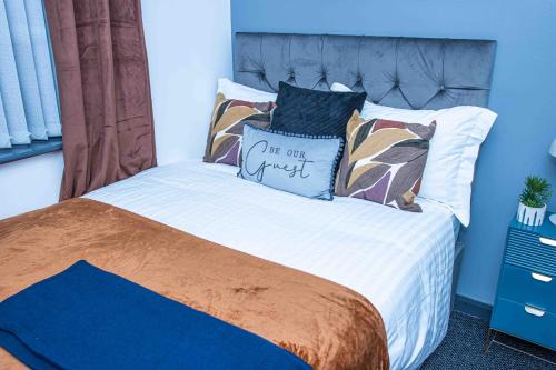 Dudley House | Dudley Luxurious 3 Bedrooms House-PARKING-LONG STAY-PERFECT FOR CONTRACTORS-FAMILIES & LEISURE