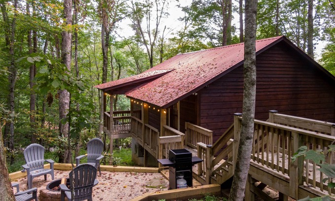Boone Cabin | Due West - Charming Boone Cabin In the Woods!