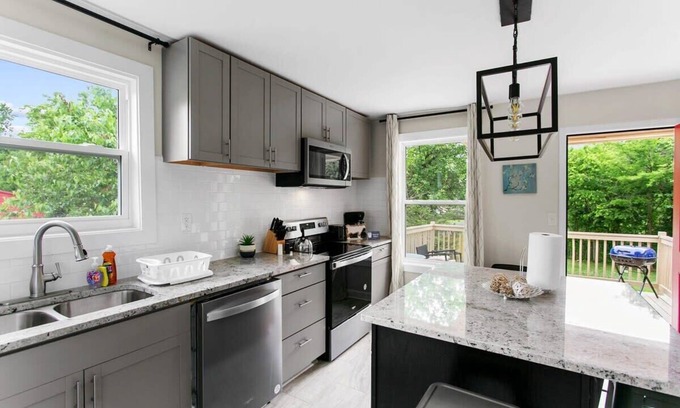 Birmingham House | Dugan Ave Both