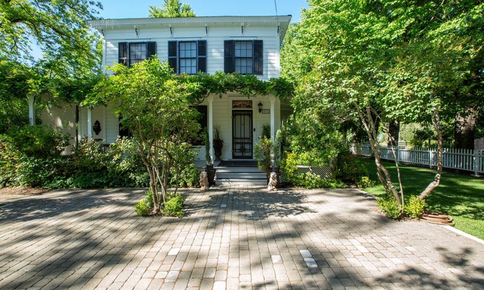 Murphys Bed & Breakfast | Dunbar House Inn and Event Property