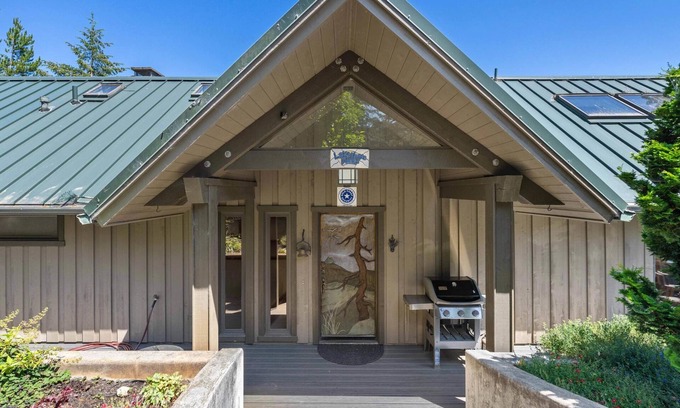 Saunders Lake House | DUNE RIDER’S DREAM-FISHERMEN’S PARADISE!