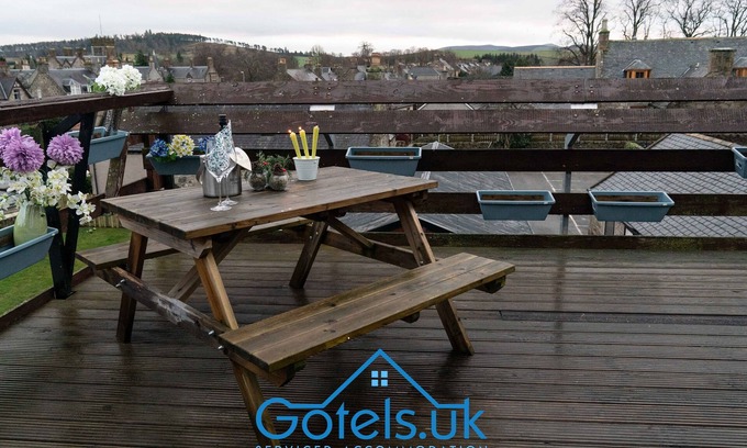 Huntly House | ❤️ Dunedin House, Huntly Gotels Serviced Accommodation Sleeps Upto 14 Guests ❤️