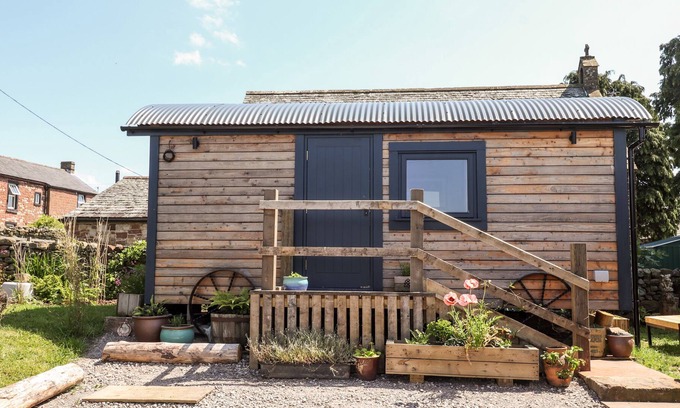 Knock Cottage | DUNFELL SHEPHERD'S HUT, pet friendly in Appleby-In-Westmorland