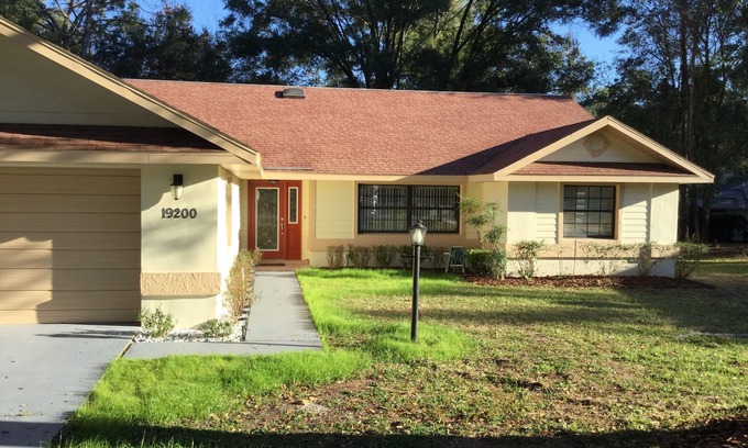 Dunnellon House | Dunnellon Vacation Loop is 1.5 miles to the KP Hole and Rainbow River!