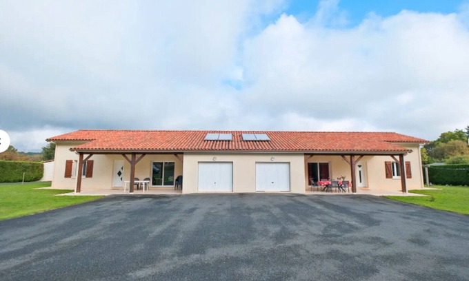 Savignac-les-Eglises House | Duo of Houses at Mas des Chênes with Air Conditioning and Shared Pool in the Heart of Périgord