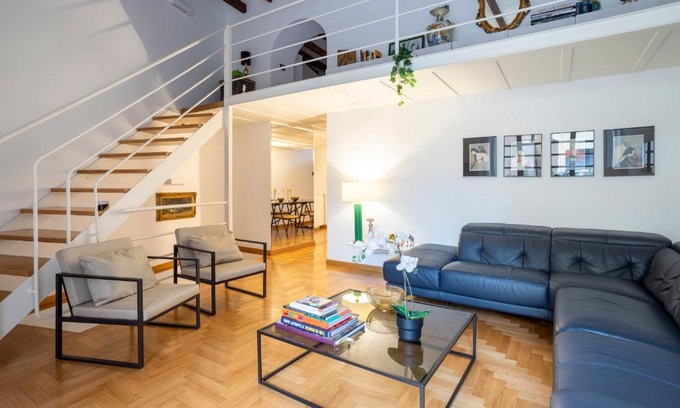 Tricolore Apartment | [Duomo 15 minuti a piedi] Luxury*Wifi*Netflx