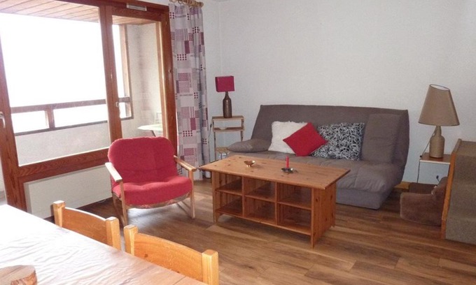 Saint-Jean-dʼAulps Apartment | Duplex 3 pièces près des pistes, piscine, parking - FR-1-573-25