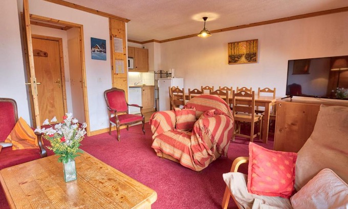 Notre-Dame-de-Bellecombe Apartment | Duplex 4 chambres avec piscine et parking au centre du village - 10 pers - FR-1-505-122