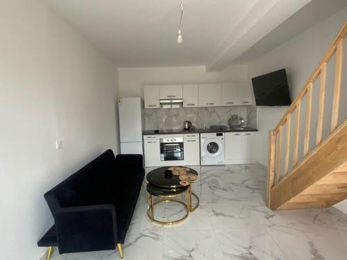 10th Arrondissement Enclos-St-Laurent House | Duplex cosi
