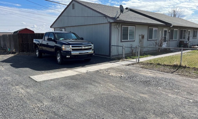Moses Lake Apartment | Duplex house 3 bedroom 40s duplex near airport
