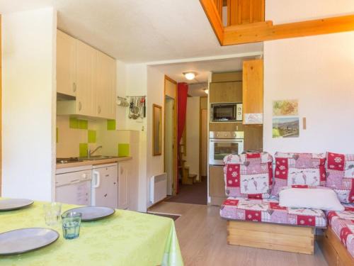 Montchavin Apartment | Duplex lumineux proche pistes, 8 pers, balcon - FR-1-181-2496