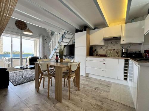 La Cotiniere Apartment | Duplex rénové avec aperçu mer, proche port et plage, parking inclus - FR-1-246A-294