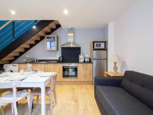 Cauterets Apartment | Duplex rénové 2 chambres avec wifi, cuisine équipée et local ski, en centre-ville de Cauterets - FR-1-401-179