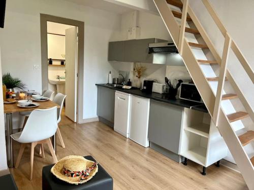 Kergouric Apartment | Duplex 'Raguenez 16', 2,5km plages Port Manec'h Domaine de Kertreguier