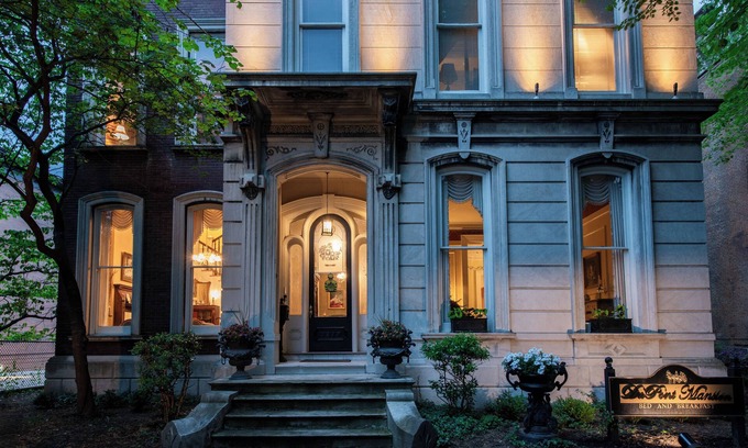 Old Louisville Bed & Breakfast | DuPont Mansion Bed & Breakfast