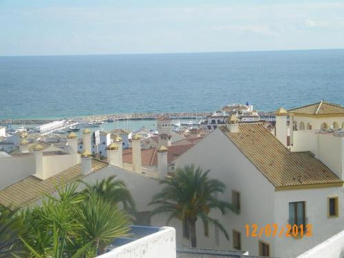 Castillo de Sabinillas Apartment | Duquesa suite and golf with a spectacular sea view