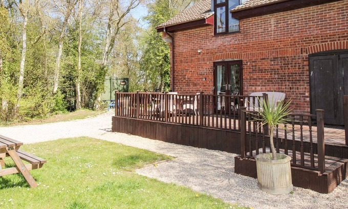 East Stoke House | DURDLE DOOR LODGE, pet friendly, character holiday cottage in Wool
