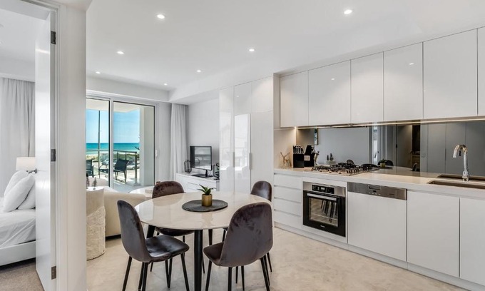 Henley Beach Apartment | Dusk By The Sea - Gorgeous 2BR Apartment Right By The Ocean With Massive Balcony