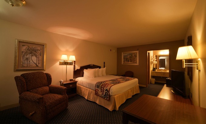 Branson Theater District Hotel | Dutton Inn