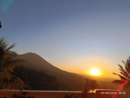 Penebel Bed & Breakfast | DWan Tea Mountain Side