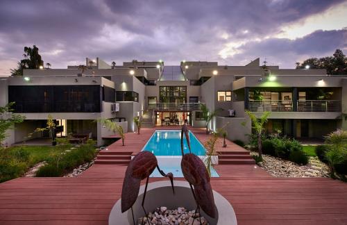 Greater Johannesburg Metropolitan Area Apartment | Dynasty Forest Sandown Serviced Apartments & Self Catering Hotel