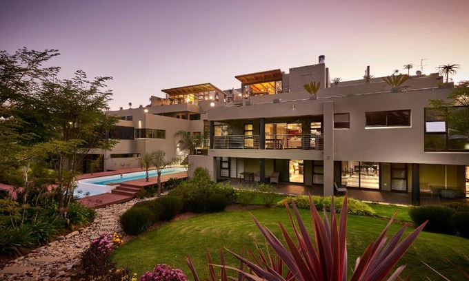 Greater Johannesburg Metropolitan Area Hotel | Dynasty Forest Sandown Self Catering Hotel