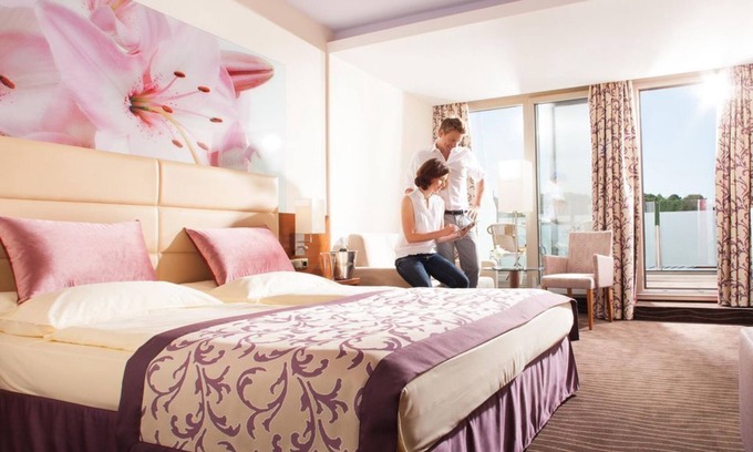 Loipersdorf bei Fuerstenfeld House | DZ Lilie Oder Orchidee - 1 Nacht Inkl. Therme - Thermenhotel Vier Jahreszeiten