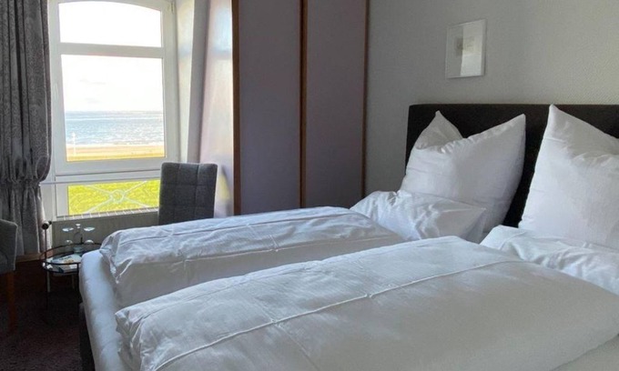 Norderney House | DZ. w. Lake view, shower/WC, breakfast - Hotel Garni Strandvilla an der Kaiserwiese