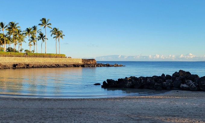 Kulalani House | "E Komo Mai!" "Welcome and come in!"nnMakaiwa/Beach Club parking pass INCLUDED.