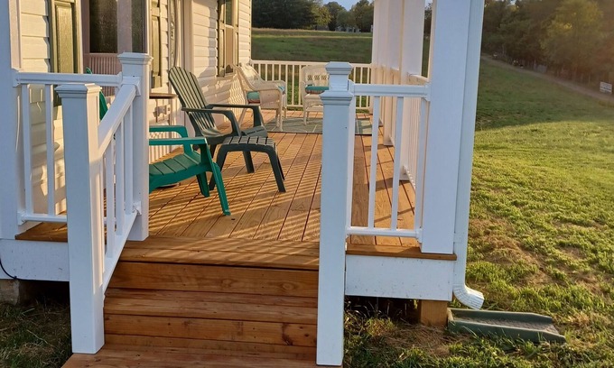 Rileyville Cottage | E & L's Mountain View Cottage. Front porch and deck. 7 miles N of Luray.