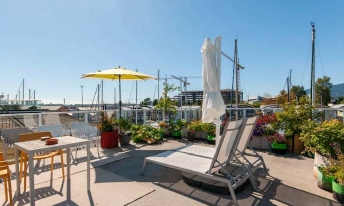 Lower Lonsdale Boat Rental | E-TEN An Elegant Float Home
