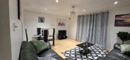 Newham Apartment | E13 x DM4 weekly monthly deals