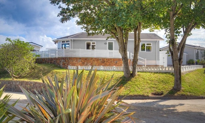 Mynytho Cottage | E19 THE WARREN, pet friendly, country holiday cottage in Abersoch