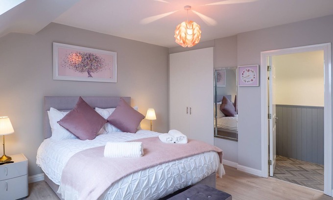 Clifden Cottage | E2 Station House , Platform 2, Clifden