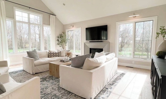 Fond du Lac House | EAA - Spacious 5-bedroom, 3.5 bath house