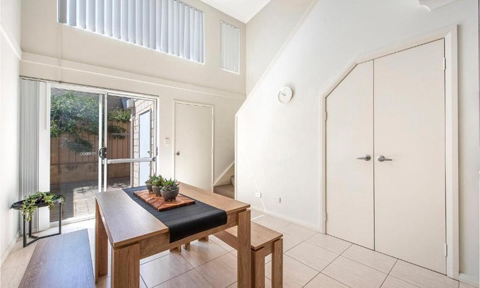 Mandurah Apartment | EACO12 - Stylish 1-BR Loft Apt | Spacious, Free WiFi & A/C