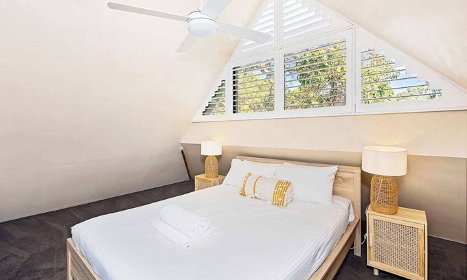 Eagle Bay House | Eagle Bay Beach Lodge - Eagle Bay 1 street away!