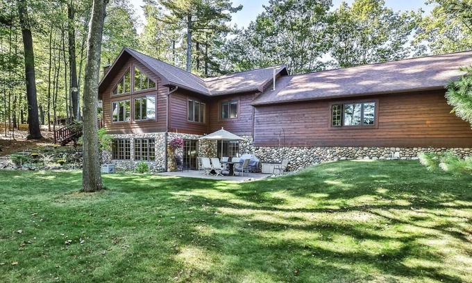 Minocqua House | Eagle Bay Getaway. On Minocqua Chain of Lakes 4bed 3bath with optional pontoon.