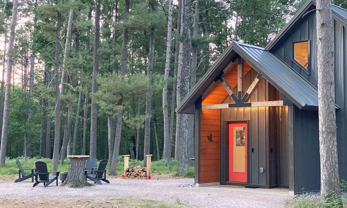 Wisconsin Dells Cabin | Eagle Cabin @ Orange Tractor Retreat: a new, modern cabin on 40 private acres