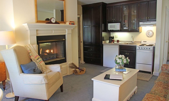 Ephraim Hotel | Eagle Harbor Inn