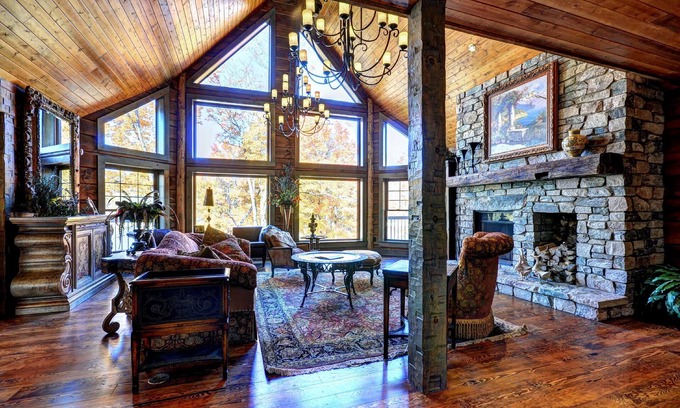 Eagle Lake Cottage | Eagle Lake Adventure Log Cabin in the Haliburton Highlands.