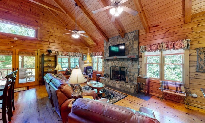 Clarkesville Cabin | Eagle Rest - 3rd Night Free! See Details Below.