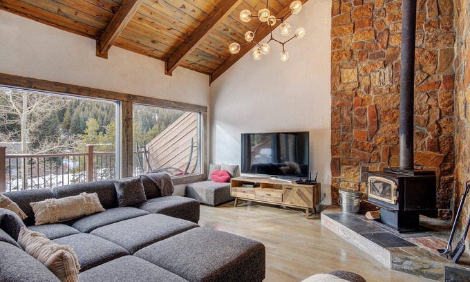 Warrior's Mark Condo | Eagle Ridge Escape 5 Bedroom Townhouse by RedAwning