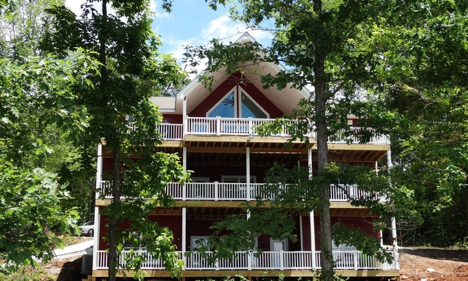 Speedwell House | Eagle's Cove - NEW 9 Br, 11 Ba w 2 Level Dock & Gentle Slope Lot w NO STAIRS